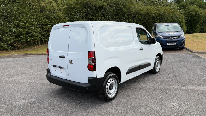 Vauxhall Combo Cargo Combo Diesel 1.5 Turbo D 100ps Prime Plus H1 Van - Image 10
